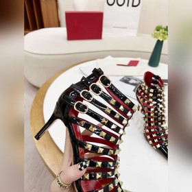 Valentino, высота каблука 8 см, изготовлен из кожи высшего качест