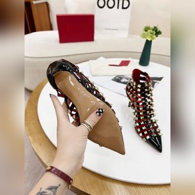 Valentino, высота каблука 8 см, изготовлен из кожи высшего качест