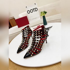 Valentino, высота каблука 8 см, изготовлен из кожи высшего качест