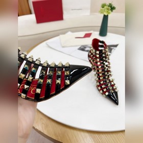 Valentino, высота каблука 8 см, изготовлен из кожи высшего качест
