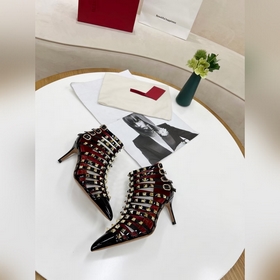 Valentino, высота каблука 8 см, изготовлен из кожи высшего качест