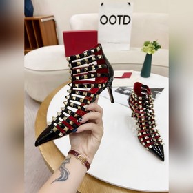 Valentino, высота каблука 8 см, изготовлен из кожи высшего качест