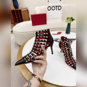 Valentino, высота каблука 8 см, изготовлен из кожи высшего качест