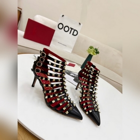 Valentino, высота каблука 8 см, изготовлен из кожи высшего качест