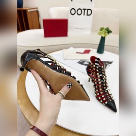Valentino, высота каблука 8 см, изготовлен из кожи высшего качест