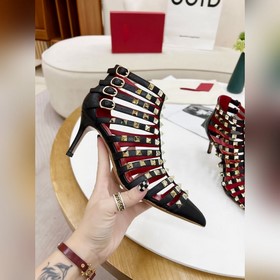 Valentino, высота каблука 8 см, изготовлен из кожи высшего качест