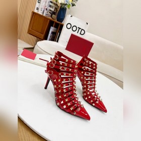 Valentino, высота каблука 8 см, изготовлен из кожи высшего качест