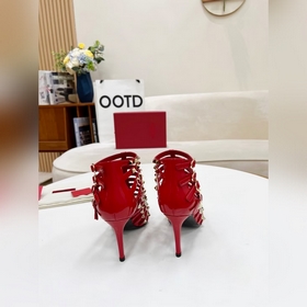 Valentino, высота каблука 8 см, изготовлен из кожи высшего качест