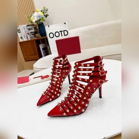 Valentino, высота каблука 8 см, изготовлен из кожи высшего качест