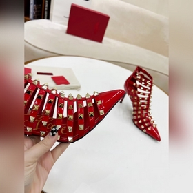 Valentino, высота каблука 8 см, изготовлен из кожи высшего качест