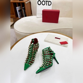 Valentino, высота каблука 8 см, изготовлен из кожи высшего качест