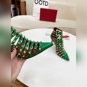 Valentino, высота каблука 8 см, изготовлен из кожи высшего качест