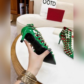 Valentino, высота каблука 8 см, изготовлен из кожи высшего качест