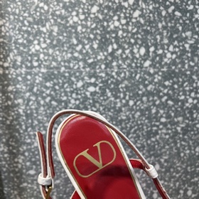 Новейшие модели Valentino в магазине [Праздник] [Праздник] Класси