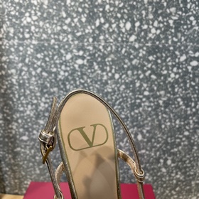 Новейшие модели Valentino в магазине [Праздник] [Праздник] Класси