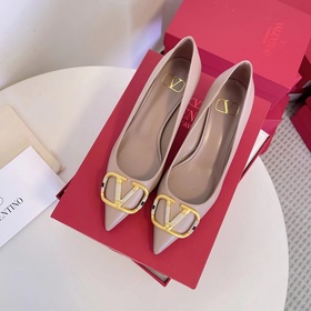 Сандалии Valentino с большой V-образной пряжкой и стразами, новей