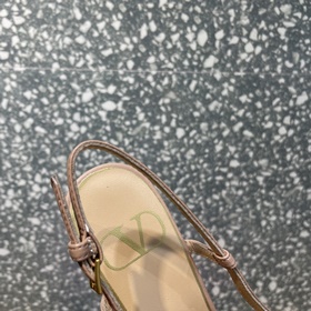 Новейшие модели Valentino в магазине [Праздник] [Праздник] Класси