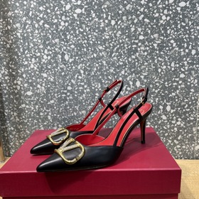 Новейшие модели Valentino в магазине [Праздник] [Праздник] Класси