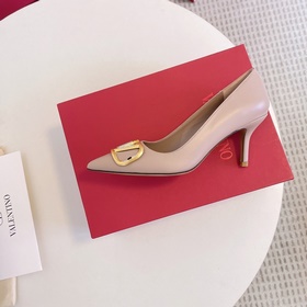Сандалии Valentino с большой V-образной застежкой и стразами, нов