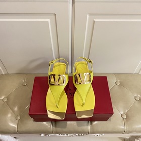 Новая коллекция весна-лето 2023 от Valentino. Новый дизайн очков,
