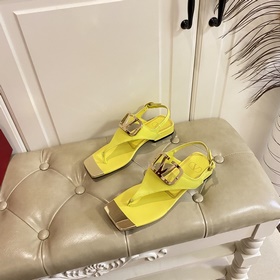 Новая коллекция весна-лето 2023 от Valentino. Новый дизайн очков,