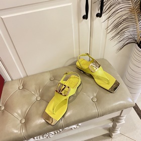 Новая коллекция весна-лето 2023 от Valentino. Новый дизайн очков,
