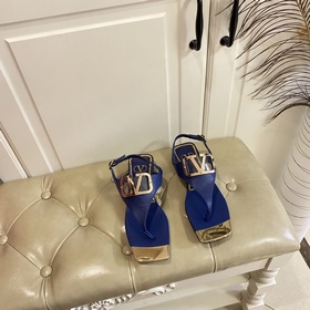Новая коллекция весна-лето 2023 от Valentino. Новый дизайн очков,