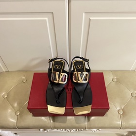 Новая коллекция весна-лето 2023 от Valentino. Новый дизайн очков,