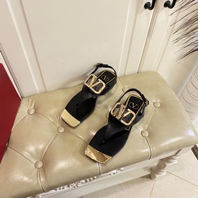 Новая коллекция весна-лето 2023 от Valentino. Новый дизайн очков,