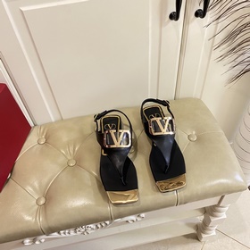 Новая коллекция весна-лето 2023 от Valentino. Новый дизайн очков,