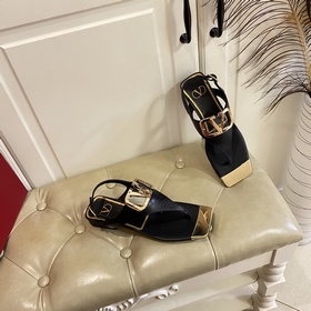 Новая коллекция весна-лето 2023 от Valentino. Новый дизайн очков,