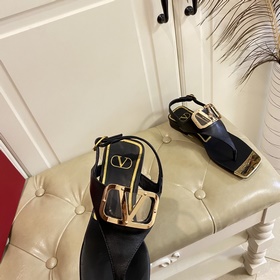 Новая коллекция весна-лето 2023 от Valentino. Новый дизайн очков,