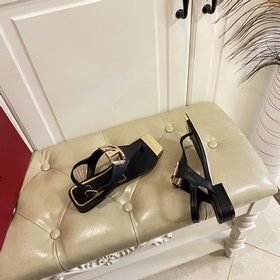 Новая коллекция весна-лето 2023 от Valentino. Новый дизайн очков,