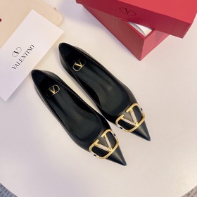 Сандалии Valentino с большой V-образной застежкой и стразами, нов