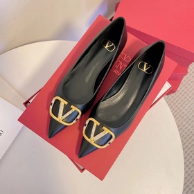 Сандалии Valentino с большой V-образной застежкой и стразами, нов