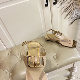 Новая коллекция весна-лето 2023 от Valentino. Новый дизайн очков,