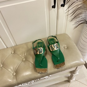 Новая коллекция весна-лето 2023 от Valentino. Новый дизайн очков,
