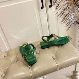 Новая коллекция весна-лето 2023 от Valentino. Новый дизайн очков,