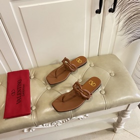Новые сандалии VALENTINO, кожа, овечья подкладка, размеры 35-42 (