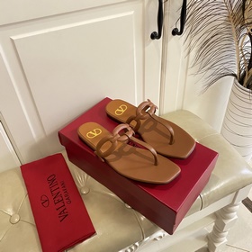 Новые сандалии VALENTINO, кожа, овечья подкладка, размеры 35-42 (