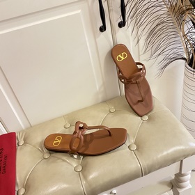 Новые сандалии VALENTINO, кожа, овечья подкладка, размеры 35-42 (