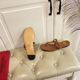 Новые сандалии VALENTINO, кожа, овечья подкладка, размеры 35-42 (