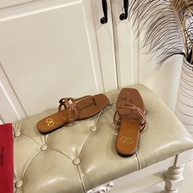 Новые сандалии VALENTINO, кожа, овечья подкладка, размеры 35-42 (