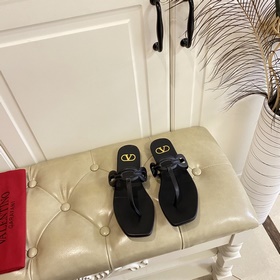 Новые сандалии VALENTINO, кожа, овечья подкладка, размеры 35-42 (