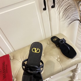 Новые сандалии VALENTINO, кожа, овечья подкладка, размеры 35-42 (