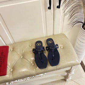 Новые сандалии VALENTINO, кожа, овечья подкладка, размеры 35-42 (