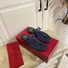 Новые сандалии VALENTINO, кожа, овечья подкладка, размеры 35-42 (