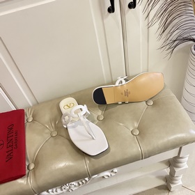 Новые сандалии VALENTINO, кожа, овечья подкладка, размеры 35-42 (