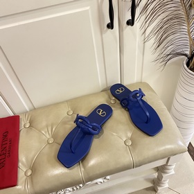 Новые сандалии VALENTINO, кожа, овечья подкладка, размеры 35-42 (