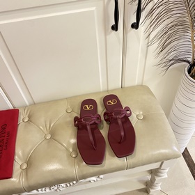 Новые сандалии VALENTINO, кожа, овечья подкладка, размеры 35-42 (